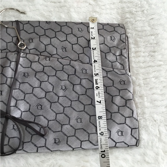 Christian Dior, a honeycomb hanging bathroom organiser - Picture 4 of 11